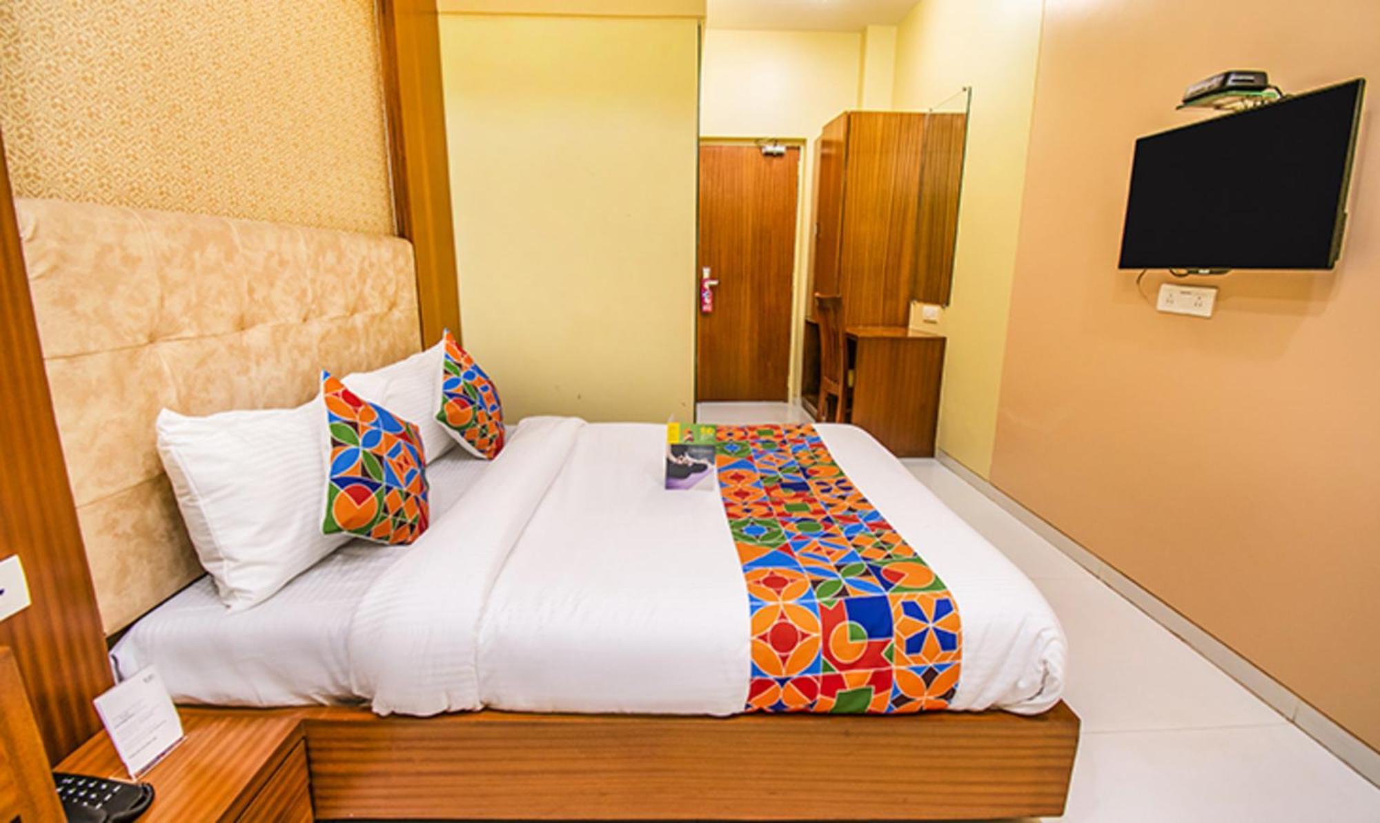 Capital O 60582 Hotel Seven Hills Bombaim Exterior foto